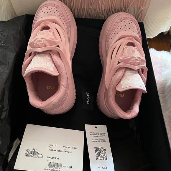 Versace Sneaker Vitello Nappato
Comes with original shoe box and dust bag - Picture 2 of 5